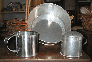 Assorted Tinware